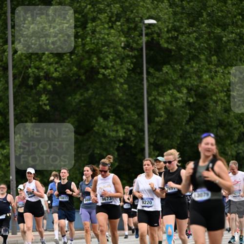 29.06.2025 - hella hamburg halbmarathon Dr. Thomas Lammeyer http://msf.ph/oto/8439068 29.06.2025 10:56:26 Kennedybrücke 1418, 1978, 1997, 3934, 4087, 4273, 4878, 5291, 5394, 5534, 6406, 6456, 6885, 6961, 7691, 7841, 8040, 8196, 8672, 9068, 9070, 9220, 9460, 9462, 9582, 9583, 9590, 9594, 9673, 9730, 10342, 10496, 10830, 10928, 11126, 11127, 11375 meine-sportfotos.de