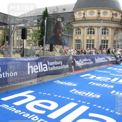 29.06.2025 - hella hamburg halbmarathon Michael Strokosch http://msf.ph/oto/8439078 29.06.2025 10:22:59 Ziel 11624, 16548, 18328 meine-sportfotos.de