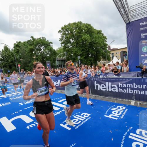 29.06.2025 - hella hamburg halbmarathon Zöllner http://msf.ph/oto/8439118 29.06.2025 10:55:36 Ziel 2982, 3037, 5319, 6591, 8573, 11554, 11568, 12196, 12544, 12584, 13267, 14036, 14592, 16110, 16334, 16609, 17615 meine-sportfotos.de