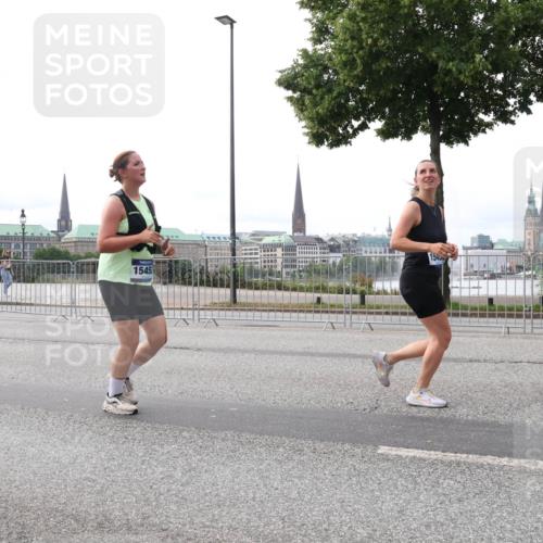 29.06.2025 - hella hamburg halbmarathon Lena Gebhardt http://msf.ph/oto/8439135 29.06.2025 10:29:08 Lombardsbrücke 1545, 1549, 1230, 1518, 1557, 1869, 2688, 3179, 3717, 4161, 4362, 4373, 4700, 4834, 4982, 5167, 5249, 5250, 6102, 6345, 6725, 7169, 7449, 8048, 8812, 9714, 10068, 10198, 10641, 10808, 11792, 11803, 11989, 12099, 12404, 12442, 12958, 13090, 14205, 14644, 15143, 15256, 15452, 15453, 15952, 15955, 16643, 16673, 16676, 18414 meine-sportfotos.de