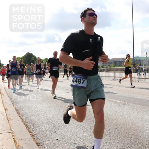 29.06.2025 - hella hamburg halbmarathon Lena Gebhardt http://msf.ph/oto/8439159 29.06.2025 09:52:44 Lombardsbrücke 17259, 2189, 4080, 1613, 17720, 4497, 1070, 1139, 1163, 1169, 1176, 1220, 1415, 1468, 1512, 1613, 1782, 2189, 2213, 2233, 2788, 2970, 3021, 3098, 3109, 3124, 3305, 3618, 3852, 3917, 3928, 4080, 4277, 4497, 4565, 4691, 4871, 4915, 4933, 4981, 5007, 5011, 5476, 5477, 5682, 6550, 6716, 7005, 7067, 7093, 7191, 7325, 7432, 7451, 7599, 7843, 7865, 7961, 8467, 8852, 9348, 9444, 10493, 10741, 10796, 11062, 11495, 11679, 11779, 12046, 12772, 13403, 13614, 13728, 14257 meine-sportfotos.de