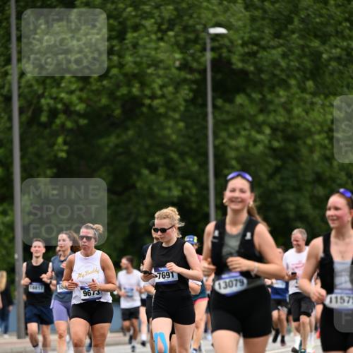 29.06.2025 - hella hamburg halbmarathon Dr. Thomas Lammeyer http://msf.ph/oto/8439161 29.06.2025 10:56:27 Kennedybrücke 1418, 1978, 1997, 3934, 4087, 4273, 4815, 4878, 5291, 5394, 5534, 6406, 6456, 6885, 6961, 7691, 7841, 8040, 8194, 8196, 8672, 9068, 9070, 9220, 9460, 9462, 9582, 9583, 9590, 9594, 9673, 9730, 10342, 10496, 10830, 10928, 11084, 11126, 11127, 11375 meine-sportfotos.de