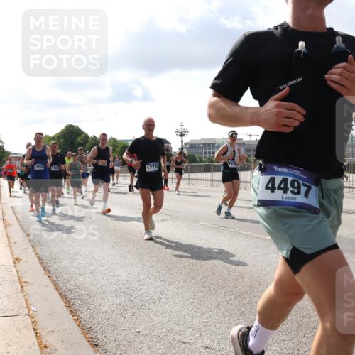 29.06.2025 - hella hamburg halbmarathon Lena Gebhardt http://msf.ph/oto/8439183 29.06.2025 09:52:45 Lombardsbrücke 17259, 2189, 17720, 4497, 1070, 1139, 1163, 1169, 1176, 1220, 1415, 1468, 1512, 1613, 1782, 2048, 2189, 2213, 2233, 2788, 2970, 3021, 3098, 3109, 3124, 3618, 3852, 3917, 3928, 4080, 4277, 4497, 4565, 4691, 4871, 4915, 4933, 4981, 5007, 5011, 5476, 5477, 5682, 6550, 6716, 7005, 7067, 7093, 7191, 7325, 7432, 7451, 7599, 7843, 7865, 7961, 8145, 8467, 8852, 9348, 9444, 10493, 10741, 10796, 11062, 11495, 11679, 11779, 12046, 12772, 13403, 13614, 13728, 14257 meine-sportfotos.de