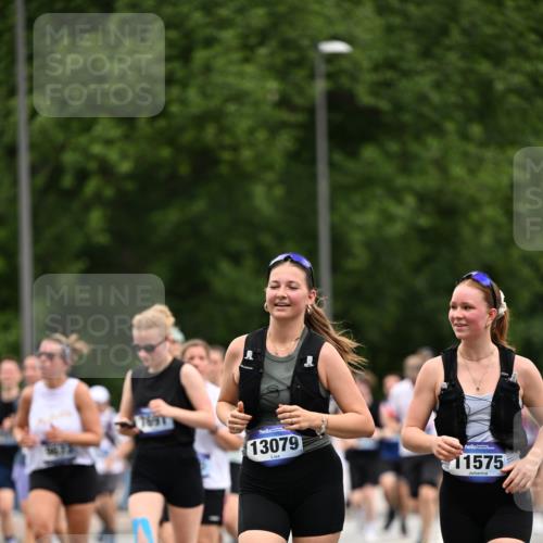 29.06.2025 - hella hamburg halbmarathon Dr. Thomas Lammeyer http://msf.ph/oto/8439207 29.06.2025 10:56:28 Kennedybrücke 1978, 1997, 3934, 4087, 4273, 4815, 5291, 5394, 5534, 6406, 6456, 6885, 6961, 7691, 7841, 8194, 8196, 8672, 9068, 9070, 9220, 9460, 9462, 9582, 9583, 9590, 9594, 9673, 9730, 10296, 10342, 10496, 10830, 10928, 11084, 11126, 11127, 11375 meine-sportfotos.de