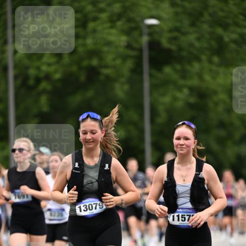 29.06.2025 - hella hamburg halbmarathon Dr. Thomas Lammeyer http://msf.ph/oto/8439251 29.06.2025 10:56:29 Kennedybrücke 1978, 1997, 3140, 3934, 4087, 4273, 4815, 5291, 5534, 6406, 6456, 6885, 6961, 6985, 7691, 7841, 8194, 8196, 8672, 9068, 9070, 9220, 9460, 9462, 9582, 9583, 9590, 9594, 9673, 9730, 10296, 10342, 10496, 10830, 10928, 11084, 11126, 11127, 11375 meine-sportfotos.de