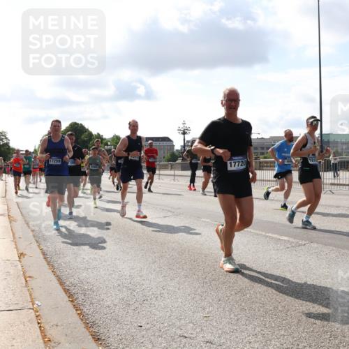 29.06.2025 - hella hamburg halbmarathon Lena Gebhardt http://msf.ph/oto/8439277 29.06.2025 09:52:45 Lombardsbrücke 17259, 2189, 4080, 1013, 17720, 88888, 15, 1070, 1139, 1163, 1169, 1176, 1220, 1415, 1468, 1512, 1613, 1782, 2048, 2189, 2213, 2233, 2788, 2970, 3021, 3098, 3109, 3124, 3618, 3852, 3917, 3928, 4080, 4277, 4497, 4565, 4691, 4871, 4915, 4933, 4981, 5007, 5011, 5476, 5477, 5682, 6550, 6716, 7005, 7067, 7093, 7191, 7325, 7432, 7451, 7599, 7843, 7865, 7961, 8145, 8467, 8852, 9348, 9444, 10493, 10741, 10796, 11062, 11495, 11679, 11779, 12046, 12772, 13403, 13614, 13728, 14257 meine-sportfotos.de
