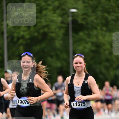29.06.2025 - hella hamburg halbmarathon Dr. Thomas Lammeyer http://msf.ph/oto/8439283 29.06.2025 10:56:29 Kennedybrücke 1978, 1997, 3140, 3934, 4087, 4273, 4815, 5291, 5534, 6406, 6456, 6885, 6961, 6985, 7691, 7841, 8194, 8196, 8672, 9068, 9070, 9220, 9460, 9462, 9582, 9583, 9590, 9594, 9673, 9730, 10296, 10342, 10496, 10830, 10928, 11084, 11126, 11127, 11375 meine-sportfotos.de