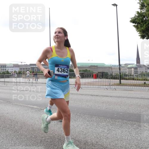 29.06.2025 - hella hamburg halbmarathon Lena Gebhardt http://msf.ph/oto/8439326 29.06.2025 10:29:09 Lombardsbrücke 4362, 1230, 1518, 1557, 1869, 2688, 3179, 3311, 3717, 4161, 4362, 4373, 4700, 4834, 4982, 5167, 5249, 5250, 6345, 6725, 7169, 7449, 8048, 8812, 9714, 10068, 10198, 10641, 10808, 11792, 11803, 11989, 12099, 12404, 12442, 12958, 13090, 14205, 14644, 15143, 15256, 15452, 15453, 15952, 15955, 16643, 16673, 16676, 18298, 18299, 18414 meine-sportfotos.de