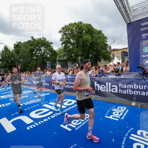 29.06.2025 - hella hamburg halbmarathon Zöllner http://msf.ph/oto/8439332 29.06.2025 10:55:39 Ziel 1120, 2955, 2982, 3037, 4897, 8573, 11039, 11554, 11568, 12196, 12515, 12544, 12584, 13267, 14036, 14592, 15896, 16110, 17615, 18064 meine-sportfotos.de