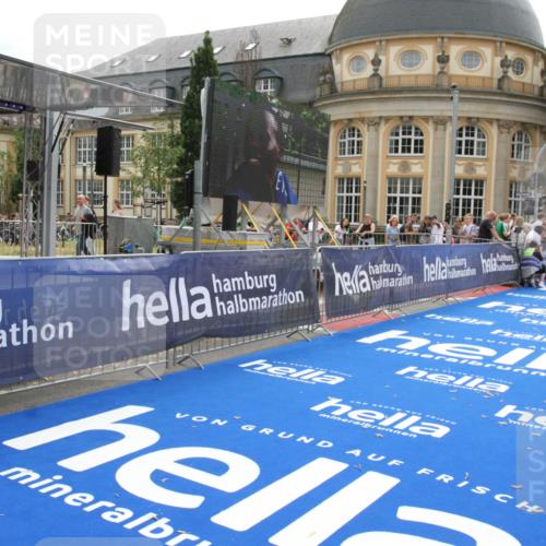 29.06.2025 - hella hamburg halbmarathon Michael Strokosch http://msf.ph/oto/8439337 29.06.2025 10:23:08 Ziel 4128, 7862, 18930 meine-sportfotos.de