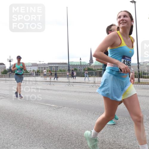 29.06.2025 - hella hamburg halbmarathon Lena Gebhardt http://msf.ph/oto/8439348 29.06.2025 10:29:09 Lombardsbrücke 1869, 436, 1230, 1518, 1557, 1869, 2688, 3179, 3311, 3717, 4161, 4362, 4373, 4700, 4834, 4982, 5167, 5249, 5250, 6345, 6725, 7169, 7449, 8048, 8812, 9714, 10068, 10198, 10641, 10808, 11792, 11803, 11989, 12099, 12404, 12442, 12958, 13090, 14205, 14644, 15143, 15256, 15452, 15453, 15952, 15955, 16643, 16673, 16676, 18298, 18299, 18414 meine-sportfotos.de