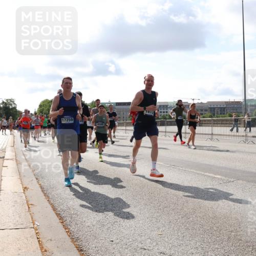 29.06.2025 - hella hamburg halbmarathon Lena Gebhardt http://msf.ph/oto/8439371 29.06.2025 09:52:46 Lombardsbrücke 17259, 89, 4080, 1613, 1880, 1070, 1139, 1163, 1169, 1176, 1220, 1415, 1468, 1512, 1613, 1782, 2048, 2189, 2213, 2233, 2788, 2970, 3021, 3098, 3109, 3124, 3618, 3852, 3917, 3928, 4080, 4277, 4497, 4565, 4691, 4871, 4915, 4933, 4981, 5007, 5011, 5476, 5477, 5682, 6550, 6716, 7005, 7067, 7093, 7147, 7191, 7325, 7432, 7451, 7599, 7843, 7865, 7961, 8145, 8467, 8852, 9348, 10493, 10741, 10796, 11062, 11495, 11679, 11779, 12046, 12772, 13403, 13614, 14257 meine-sportfotos.de