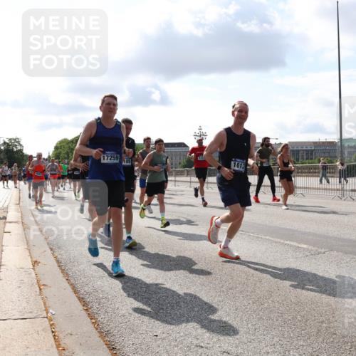 29.06.2025 - hella hamburg halbmarathon Lena Gebhardt http://msf.ph/oto/8439415 29.06.2025 09:52:46 Lombardsbrücke 4691, 17259, 189, 1613, 1070, 1139, 1163, 1169, 1176, 1220, 1415, 1468, 1512, 1613, 1782, 2048, 2189, 2213, 2233, 2788, 2970, 3021, 3098, 3109, 3124, 3618, 3852, 3917, 3928, 4080, 4277, 4497, 4565, 4691, 4871, 4915, 4933, 4981, 5007, 5011, 5476, 5477, 5682, 6550, 6716, 7005, 7067, 7093, 7147, 7191, 7325, 7432, 7451, 7599, 7843, 7865, 7961, 8145, 8467, 8852, 9348, 10493, 10741, 10796, 11062, 11495, 11679, 11779, 12046, 12772, 13403, 13614, 14257 meine-sportfotos.de