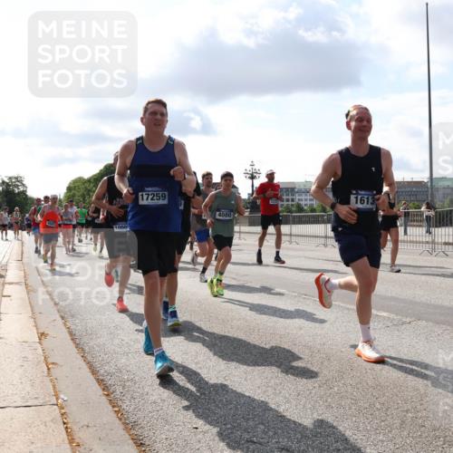 29.06.2025 - hella hamburg halbmarathon Lena Gebhardt http://msf.ph/oto/8439438 29.06.2025 09:52:46 Lombardsbrücke 4691, 1000, 17259, 4080, 1613, 1070, 1139, 1163, 1169, 1176, 1220, 1415, 1468, 1512, 1613, 1782, 2048, 2189, 2213, 2233, 2788, 2970, 3021, 3098, 3109, 3124, 3618, 3852, 3917, 3928, 4080, 4277, 4497, 4565, 4691, 4871, 4915, 4933, 4981, 5007, 5011, 5476, 5477, 5682, 6550, 6716, 7005, 7067, 7093, 7147, 7191, 7325, 7432, 7451, 7599, 7843, 7865, 7961, 8145, 8467, 8852, 9348, 10493, 10741, 10796, 11062, 11495, 11679, 11779, 12046, 12772, 13403, 13614, 14257 meine-sportfotos.de