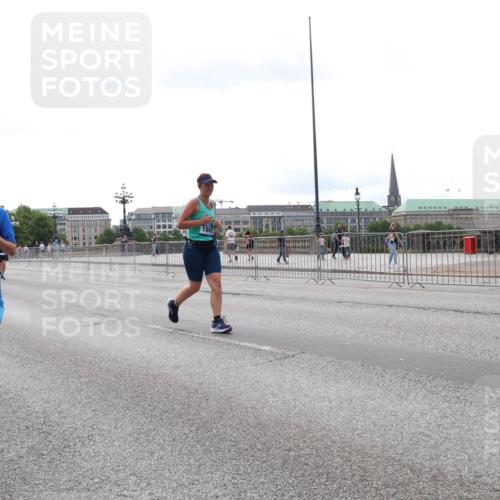29.06.2025 - hella hamburg halbmarathon Lena Gebhardt http://msf.ph/oto/8439448 29.06.2025 10:29:09 Lombardsbrücke 2688, 1230, 1518, 1557, 1869, 2688, 3179, 3311, 3717, 4161, 4362, 4373, 4700, 4834, 4982, 5167, 5249, 5250, 6345, 6725, 7169, 7449, 8048, 8812, 9714, 10068, 10198, 10641, 10808, 11792, 11803, 11989, 12099, 12404, 12442, 12958, 13090, 14205, 14644, 15143, 15256, 15452, 15453, 15952, 15955, 16643, 16673, 16676, 18298, 18299, 18414 meine-sportfotos.de