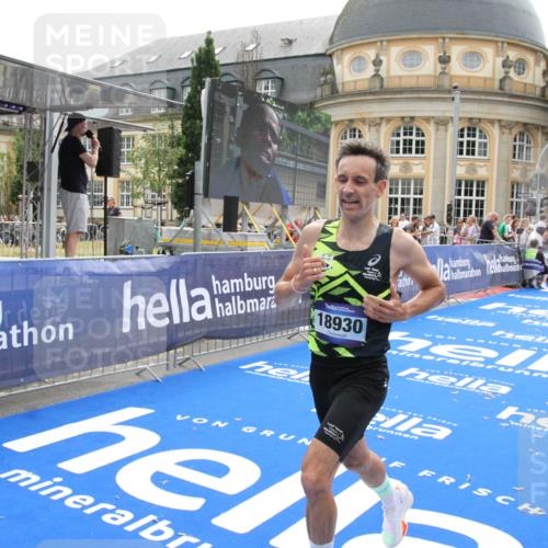 29.06.2025 - hella hamburg halbmarathon Michael Strokosch http://msf.ph/oto/8439479 29.06.2025 10:23:15 Ziel 18930 meine-sportfotos.de