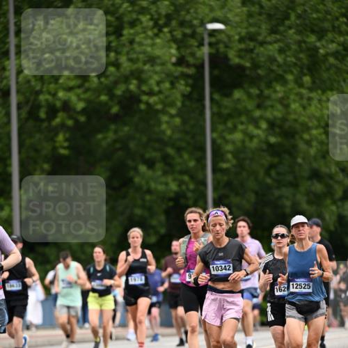 29.06.2025 - hella hamburg halbmarathon Dr. Thomas Lammeyer http://msf.ph/oto/8439503 29.06.2025 10:56:34 Kennedybrücke 1369, 1978, 1997, 3140, 3934, 4087, 4273, 4815, 5291, 6406, 6456, 6885, 6961, 6985, 7691, 7737, 7841, 8194, 8196, 8672, 9068, 9070, 9220, 9460, 9582, 9583, 9594, 9673, 9730, 10296, 10342, 10496, 10928, 11084, 11126, 11127, 11297, 11375 meine-sportfotos.de