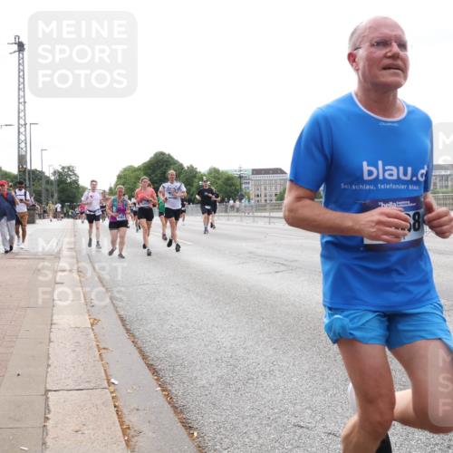 29.06.2025 - hella hamburg halbmarathon Lena Gebhardt http://msf.ph/oto/8439550 29.06.2025 10:29:10 Lombardsbrücke 8, 1869, 1230, 1518, 1557, 1869, 2688, 3179, 3311, 3717, 4161, 4349, 4362, 4373, 4700, 4834, 4982, 5167, 5249, 5250, 6345, 6725, 7169, 7449, 8048, 8812, 9714, 10068, 10198, 10641, 10808, 11792, 11803, 11989, 12099, 12404, 12442, 12958, 13090, 14205, 14644, 15143, 15256, 15452, 15453, 15952, 15955, 16643, 16673, 16676, 17496, 18298, 18299, 18414 meine-sportfotos.de