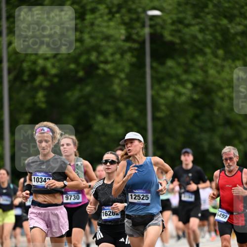29.06.2025 - hella hamburg halbmarathon Dr. Thomas Lammeyer http://msf.ph/oto/8439574 29.06.2025 10:56:36 Kennedybrücke 1369, 1978, 1997, 3140, 3645, 4087, 4273, 4815, 5262, 5291, 6406, 6671, 6885, 6961, 6985, 7691, 7737, 7841, 8194, 8196, 8672, 9068, 9070, 9220, 9582, 9583, 9594, 9673, 9730, 10296, 10342, 10496, 10928, 11084, 11126, 11127, 11297, 11375 meine-sportfotos.de