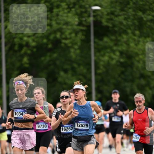 29.06.2025 - hella hamburg halbmarathon Dr. Thomas Lammeyer http://msf.ph/oto/8439582 29.06.2025 10:56:36 Kennedybrücke 1369, 1978, 1997, 3140, 3645, 4087, 4273, 4815, 5262, 5291, 6406, 6671, 6885, 6961, 6985, 7691, 7737, 7841, 8194, 8196, 8672, 9068, 9070, 9220, 9582, 9583, 9594, 9673, 9730, 10296, 10342, 10496, 10928, 11084, 11126, 11127, 11297, 11375 meine-sportfotos.de
