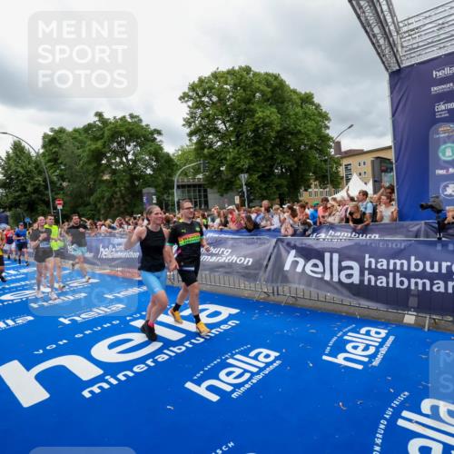 29.06.2025 - hella hamburg halbmarathon Zöllner http://msf.ph/oto/8439583 29.06.2025 10:55:44 Ziel 1120, 1143, 1834, 2955, 2982, 3037, 4897, 5021, 6924, 8255, 8618, 10212, 11039, 12483, 12515, 14365, 14909, 15896, 18064, 18190 meine-sportfotos.de