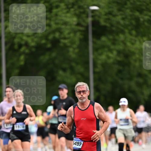 29.06.2025 - hella hamburg halbmarathon Dr. Thomas Lammeyer http://msf.ph/oto/8439649 29.06.2025 10:56:39 Kennedybrücke 1369, 1978, 3140, 3645, 4087, 4273, 4815, 5262, 5291, 6406, 6671, 6885, 6961, 6985, 7682, 7691, 7737, 8194, 8196, 8672, 9068, 9070, 9220, 9582, 9583, 9594, 9673, 9730, 10296, 10342, 10496, 10928, 11084, 11127, 11297, 11375 meine-sportfotos.de