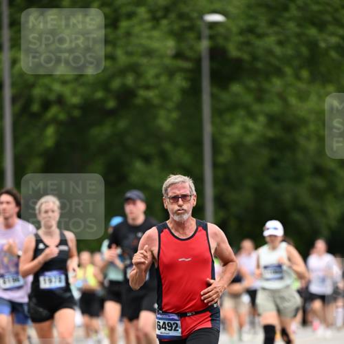 29.06.2025 - hella hamburg halbmarathon Dr. Thomas Lammeyer http://msf.ph/oto/8439658 29.06.2025 10:56:39 Kennedybrücke 1369, 1978, 3140, 3645, 4087, 4273, 4815, 5262, 5291, 6406, 6671, 6885, 6961, 6985, 7682, 7691, 7737, 8194, 8196, 8672, 9068, 9070, 9220, 9582, 9583, 9594, 9673, 9730, 10296, 10342, 10496, 10928, 11084, 11127, 11297, 11375 meine-sportfotos.de