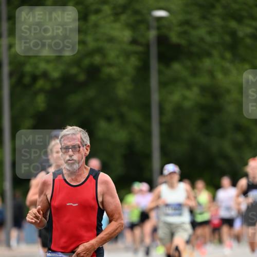29.06.2025 - hella hamburg halbmarathon Dr. Thomas Lammeyer http://msf.ph/oto/8439696 29.06.2025 10:56:40 Kennedybrücke 1369, 1978, 2308, 3140, 3645, 4087, 4273, 4815, 5262, 5291, 6406, 6671, 6885, 6961, 6985, 7682, 7691, 7737, 8194, 8196, 8672, 9068, 9070, 9220, 9582, 9583, 9594, 9673, 9730, 10296, 10342, 10496, 10634, 10928, 11084, 11297, 11375 meine-sportfotos.de