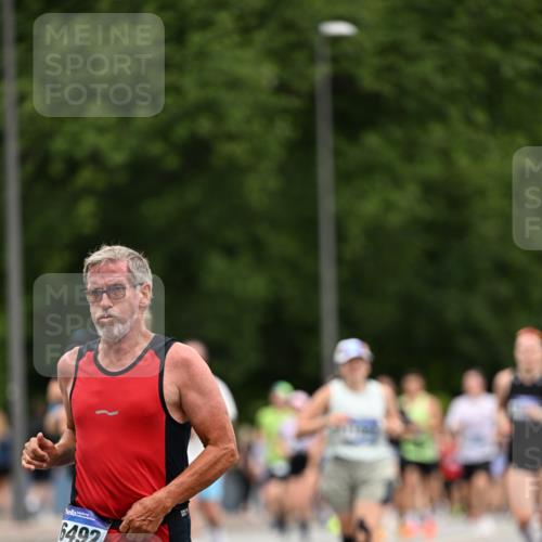 29.06.2025 - hella hamburg halbmarathon Dr. Thomas Lammeyer http://msf.ph/oto/8439703 29.06.2025 10:56:40 Kennedybrücke 1369, 1978, 2308, 3140, 3645, 4087, 4273, 4815, 5262, 5291, 6406, 6671, 6885, 6961, 6985, 7682, 7691, 7737, 8194, 8196, 8672, 9068, 9070, 9220, 9582, 9583, 9594, 9673, 9730, 10296, 10342, 10496, 10634, 10928, 11084, 11297, 11375 meine-sportfotos.de