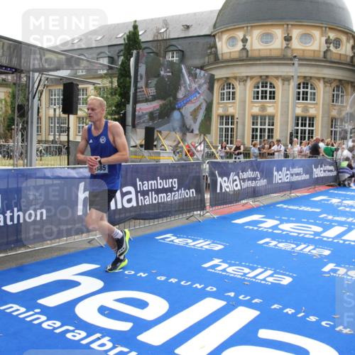29.06.2025 - hella hamburg halbmarathon Michael Strokosch http://msf.ph/oto/8439707 29.06.2025 10:23:33 Ziel 35, 52, 9385, 16169, 17771 meine-sportfotos.de
