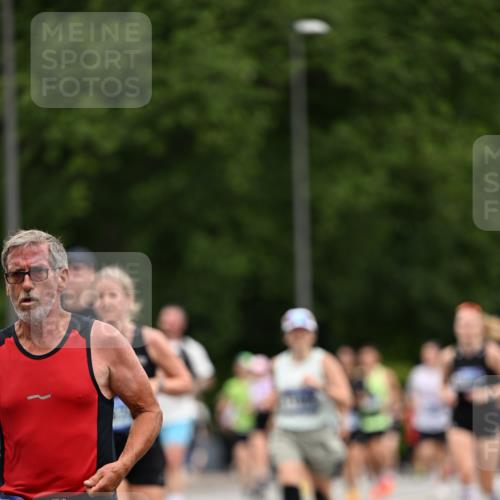 29.06.2025 - hella hamburg halbmarathon Dr. Thomas Lammeyer http://msf.ph/oto/8439721 29.06.2025 10:56:40 Kennedybrücke 1369, 1978, 2308, 3140, 3645, 4087, 4273, 4815, 5262, 5291, 6406, 6671, 6885, 6961, 6985, 7682, 7691, 7737, 8194, 8196, 8672, 9068, 9070, 9220, 9582, 9583, 9594, 9673, 9730, 10296, 10342, 10496, 10634, 10928, 11084, 11297, 11375 meine-sportfotos.de