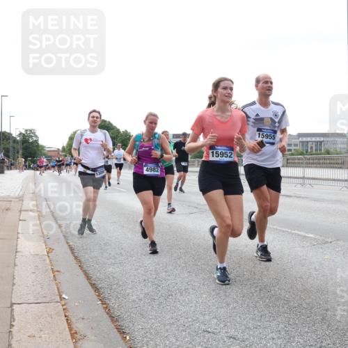29.06.2025 - hella hamburg halbmarathon Lena Gebhardt http://msf.ph/oto/8439730 29.06.2025 10:29:13 Lombardsbrücke 1309, 4982, 1192, 15952, 15955, 1230, 1518, 1557, 1869, 2688, 3179, 3311, 3717, 4161, 4349, 4362, 4373, 4834, 4982, 5167, 5249, 5250, 6285, 6345, 6725, 7169, 7449, 8048, 8812, 9714, 10068, 10198, 10322, 10641, 10808, 11792, 11803, 11989, 12099, 12404, 12442, 12958, 13090, 13382, 14205, 14644, 15143, 15452, 15453, 15952, 15955, 16659, 16662, 16673, 16676, 17496, 18298, 18299, 18414 meine-sportfotos.de