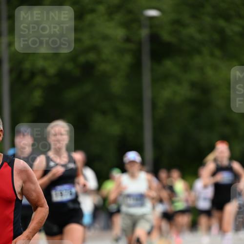 29.06.2025 - hella hamburg halbmarathon Dr. Thomas Lammeyer http://msf.ph/oto/8439738 29.06.2025 10:56:40 Kennedybrücke 1369, 1978, 2308, 3140, 3645, 4087, 4273, 4815, 5262, 5291, 6406, 6671, 6885, 6961, 6985, 7682, 7691, 7737, 8194, 8196, 8672, 9068, 9070, 9220, 9582, 9583, 9594, 9673, 9730, 10296, 10342, 10496, 10634, 10928, 11084, 11297, 11375 meine-sportfotos.de