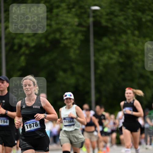 29.06.2025 - hella hamburg halbmarathon Dr. Thomas Lammeyer http://msf.ph/oto/8439764 29.06.2025 10:56:41 Kennedybrücke 1369, 1978, 2308, 3140, 3645, 4087, 4273, 4815, 5262, 5291, 6406, 6671, 6885, 6961, 6985, 7682, 7691, 7737, 8194, 8196, 8672, 9068, 9070, 9220, 9583, 9594, 9673, 9730, 10296, 10342, 10496, 10634, 10928, 11084, 11297, 11375 meine-sportfotos.de