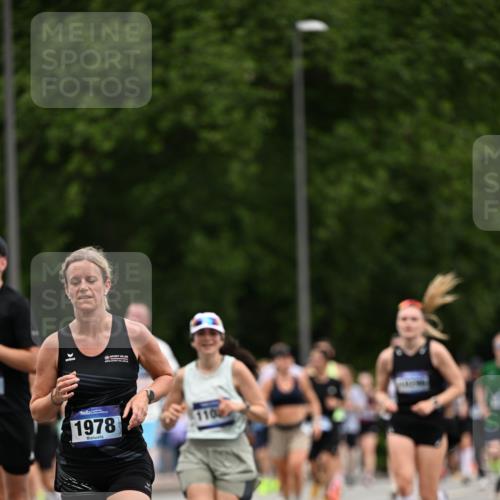 29.06.2025 - hella hamburg halbmarathon Dr. Thomas Lammeyer http://msf.ph/oto/8439779 29.06.2025 10:56:41 Kennedybrücke 1369, 1978, 2308, 3140, 3645, 4087, 4273, 4815, 5262, 5291, 6406, 6671, 6885, 6961, 6985, 7682, 7691, 7737, 8194, 8196, 8672, 9068, 9070, 9220, 9583, 9594, 9673, 9730, 10296, 10342, 10496, 10634, 10928, 11084, 11297, 11375 meine-sportfotos.de