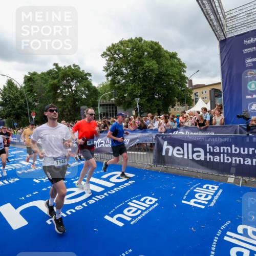 29.06.2025 - hella hamburg halbmarathon Zöllner http://msf.ph/oto/8439789 29.06.2025 10:55:48 Ziel 1143, 1834, 4897, 5021, 6569, 6924, 7221, 8255, 8618, 10212, 12483, 12858, 13474, 14365, 14909, 16401, 16434, 16786, 18125, 18190, 19047 meine-sportfotos.de