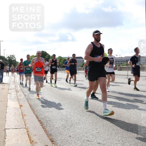 29.06.2025 - hella hamburg halbmarathon Lena Gebhardt http://msf.ph/oto/8439824 29.06.2025 09:52:48 Lombardsbrücke 18920, 9213, 16414, 4691, 661, 1876, 1070, 1139, 1163, 1169, 1176, 1220, 1415, 1468, 1512, 1613, 1782, 2048, 2189, 2213, 2233, 2788, 2970, 3021, 3098, 3109, 3124, 3304, 3852, 3907, 3917, 3928, 4080, 4277, 4497, 4565, 4691, 4871, 4915, 4933, 4981, 5007, 5011, 5476, 5477, 5682, 6152, 6550, 6716, 7005, 7067, 7093, 7147, 7191, 7325, 7432, 7451, 7599, 7843, 7865, 7961, 8145, 8467, 8852, 10741, 10796, 11062, 11495, 11679, 11779, 12046, 12772, 13403, 13614, 14257 meine-sportfotos.de