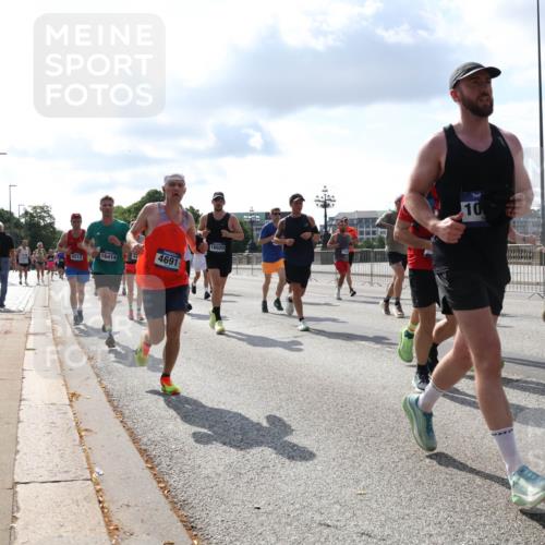 29.06.2025 - hella hamburg halbmarathon Lena Gebhardt http://msf.ph/oto/8439927 29.06.2025 09:52:49 Lombardsbrücke 9213, 16414, 42, 4691, 18920, 10, 1070, 1139, 1163, 1169, 1176, 1220, 1391, 1415, 1468, 1512, 1613, 1782, 2048, 2189, 2213, 2233, 2590, 2788, 2970, 3021, 3098, 3109, 3124, 3304, 3852, 3907, 3917, 3928, 4080, 4277, 4497, 4565, 4691, 4915, 4933, 4981, 5007, 5011, 5476, 5477, 5682, 6152, 6550, 6716, 7005, 7067, 7093, 7147, 7191, 7325, 7432, 7451, 7599, 7843, 7865, 7961, 8145, 8467, 8852, 10741, 10796, 11495, 11679, 11779, 12046, 12772, 13403, 13614, 14257 meine-sportfotos.de