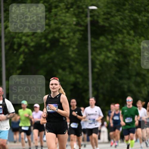 29.06.2025 - hella hamburg halbmarathon Dr. Thomas Lammeyer http://msf.ph/oto/8439940 29.06.2025 10:56:43 Kennedybrücke 1369, 1978, 2308, 2593, 3140, 3645, 4087, 4273, 4815, 5262, 5291, 6406, 6671, 6885, 6961, 6985, 7682, 7691, 7737, 8194, 8196, 8250, 8251, 8672, 9068, 9070, 9220, 9594, 9673, 9730, 10296, 10342, 10496, 10634, 10928, 11084, 11297, 11375 meine-sportfotos.de