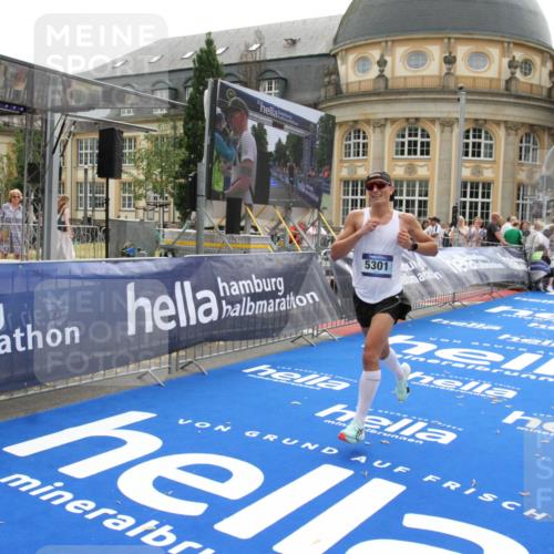 29.06.2025 - hella hamburg halbmarathon Michael Strokosch http://msf.ph/oto/8439967 29.06.2025 10:23:47 Ziel 5301, 6699, 9151, 10780 meine-sportfotos.de