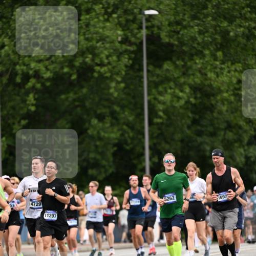 29.06.2025 - hella hamburg halbmarathon Dr. Thomas Lammeyer http://msf.ph/oto/8439991 29.06.2025 10:56:45 Kennedybrücke 1369, 1978, 2308, 2593, 3140, 3645, 4087, 4273, 4815, 5262, 5291, 6406, 6671, 6885, 6961, 6985, 7682, 7691, 7737, 8194, 8196, 8250, 8251, 8672, 9068, 9070, 9220, 9673, 9730, 10296, 10342, 10496, 10600, 10634, 10693, 10928, 11084, 11297, 11375 meine-sportfotos.de