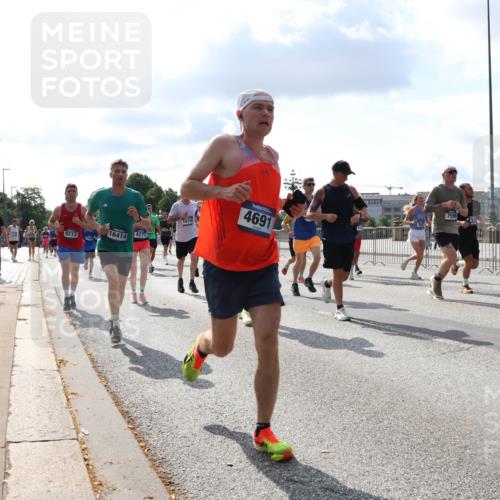 29.06.2025 - hella hamburg halbmarathon Lena Gebhardt http://msf.ph/oto/8440072 29.06.2025 09:52:49 Lombardsbrücke 9213, 16414, 4277, 4691, 7599, 1070, 1139, 1163, 1169, 1176, 1220, 1391, 1415, 1468, 1512, 1613, 1782, 2048, 2189, 2213, 2233, 2590, 2788, 2970, 3021, 3098, 3109, 3124, 3304, 3852, 3907, 3917, 3928, 4080, 4277, 4497, 4565, 4691, 4915, 4933, 4981, 5007, 5011, 5476, 5477, 5682, 6152, 6550, 6716, 7005, 7067, 7093, 7147, 7191, 7325, 7432, 7451, 7599, 7843, 7865, 7961, 8145, 8467, 8852, 10741, 10796, 11495, 11679, 11779, 12046, 12772, 13403, 13614, 14257 meine-sportfotos.de