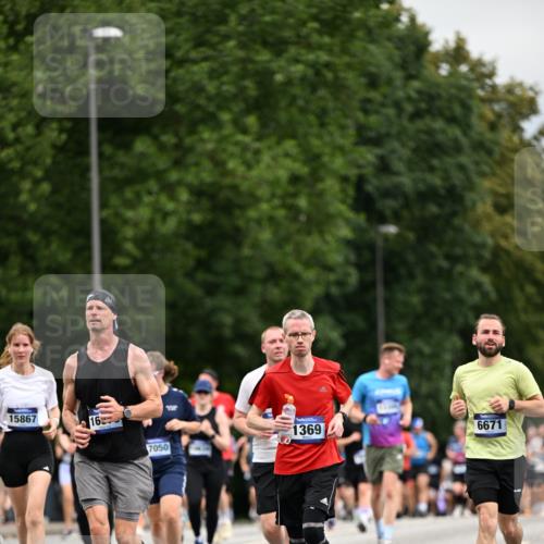 29.06.2025 - hella hamburg halbmarathon Dr. Thomas Lammeyer http://msf.ph/oto/8440097 29.06.2025 10:56:47 Kennedybrücke 1369, 1978, 2308, 2593, 3140, 3645, 4273, 4815, 5262, 5291, 6406, 6671, 6885, 6961, 6985, 7682, 7737, 8194, 8196, 8250, 8251, 8672, 9068, 9070, 9730, 10296, 10342, 10496, 10600, 10634, 10693, 10928, 11084, 11297, 11375 meine-sportfotos.de
