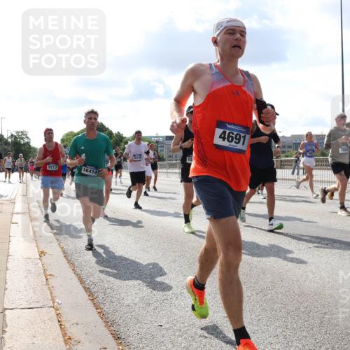 29.06.2025 - hella hamburg halbmarathon Lena Gebhardt http://msf.ph/oto/8440098 29.06.2025 09:52:50 Lombardsbrücke 9213, 16414, 10750, 18, 4691, 7599, 1012, 1070, 1139, 1163, 1169, 1176, 1220, 1391, 1415, 1512, 1613, 1782, 2048, 2189, 2213, 2233, 2590, 2788, 2970, 3021, 3098, 3109, 3124, 3304, 3852, 3907, 3917, 3928, 4080, 4277, 4497, 4565, 4691, 4915, 4933, 4981, 5007, 5011, 5476, 5477, 5682, 6152, 6550, 6712, 6716, 7005, 7067, 7093, 7147, 7191, 7325, 7432, 7451, 7599, 7843, 7865, 7961, 8145, 8467, 8852, 10741, 10796, 11495, 11679, 11779, 12046, 12772, 13403, 13614, 14257 meine-sportfotos.de