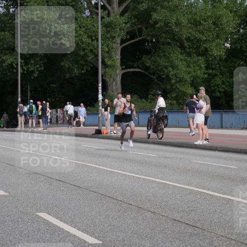 29.06.2025 - hella hamburg halbmarathon Luisa Fischer http://msf.ph/oto/8440118 29.06.2025 09:33:16 Kennedybrücke 20, 20 meine-sportfotos.de