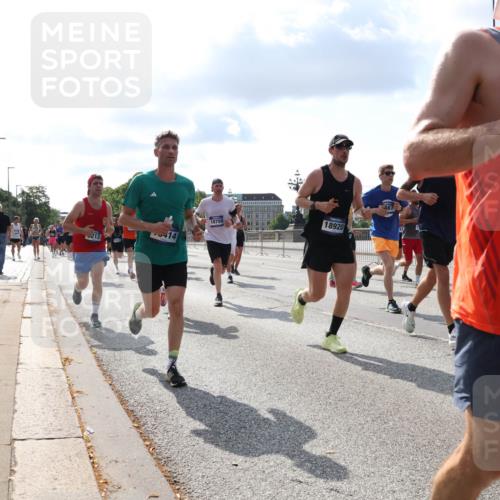 29.06.2025 - hella hamburg halbmarathon Lena Gebhardt http://msf.ph/oto/8440175 29.06.2025 09:52:50 Lombardsbrücke 10750, 213, 414, 18920, 467, 4691, 1012, 1070, 1139, 1163, 1169, 1176, 1220, 1391, 1415, 1512, 1613, 1782, 2048, 2189, 2213, 2233, 2590, 2788, 2970, 3021, 3098, 3109, 3124, 3304, 3852, 3907, 3917, 3928, 4080, 4277, 4497, 4565, 4691, 4915, 4933, 4981, 5007, 5011, 5476, 5477, 5682, 6152, 6550, 6712, 6716, 7005, 7067, 7093, 7147, 7191, 7325, 7432, 7451, 7599, 7843, 7865, 7961, 8145, 8467, 8852, 10741, 10796, 11495, 11679, 11779, 12046, 12772, 13403, 13614, 14257 meine-sportfotos.de