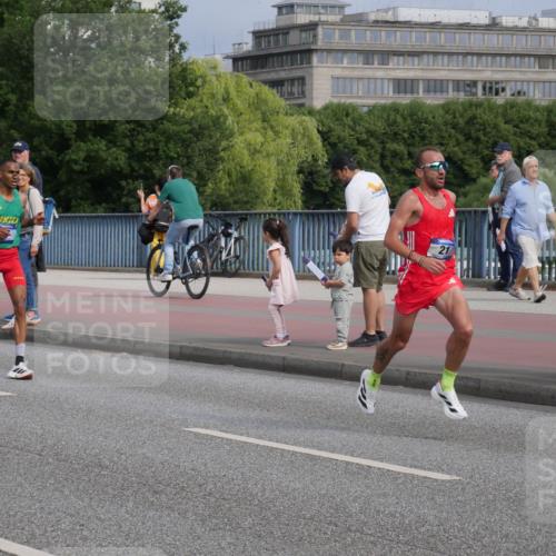 29.06.2025 - hella hamburg halbmarathon Luisa Fischer http://msf.ph/oto/8440182 29.06.2025 09:33:55 Kennedybrücke 21, 14, 21 meine-sportfotos.de
