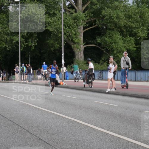 29.06.2025 - hella hamburg halbmarathon Luisa Fischer http://msf.ph/oto/8440190 29.06.2025 09:34:02 Kennedybrücke 14, 14, 19 meine-sportfotos.de
