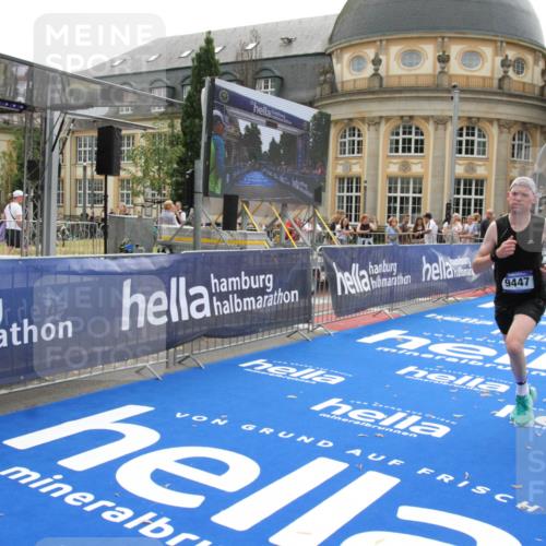 29.06.2025 - hella hamburg halbmarathon Michael Strokosch http://msf.ph/oto/8440202 29.06.2025 10:23:55 Ziel 6699, 7963, 9447, 10780, 11194, 12360 meine-sportfotos.de