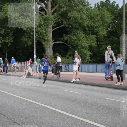 29.06.2025 - hella hamburg halbmarathon Luisa Fischer http://msf.ph/oto/8440203 29.06.2025 09:34:03 Kennedybrücke 14, 14, 19 meine-sportfotos.de